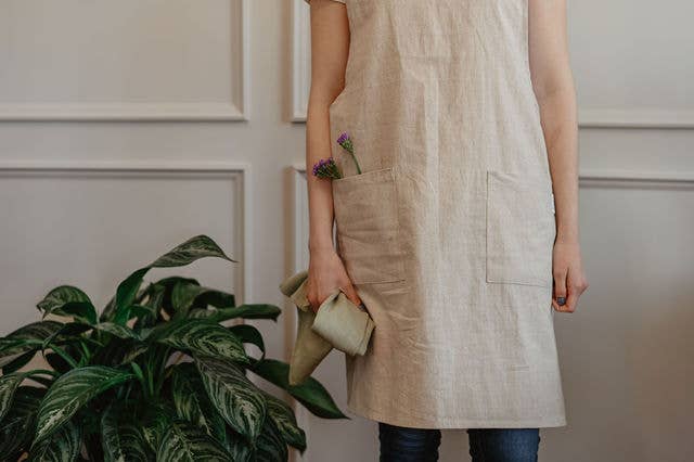 Adult Pinafore Linen Apron | The Nickel Refillery